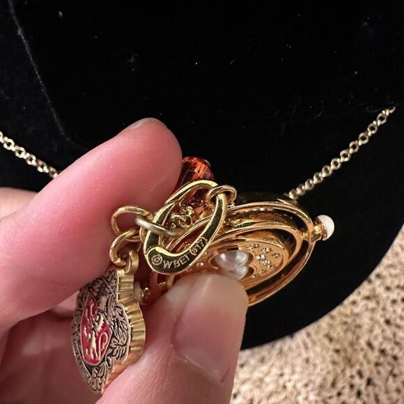 TM & WBEI Lot of Harry Potter Gryffindor Necklace, Bangles and earrings - Picture 5 of 10